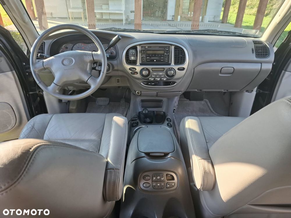 Toyota Sequoia - 17