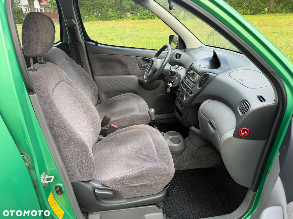 Toyota Yaris Verso - 12