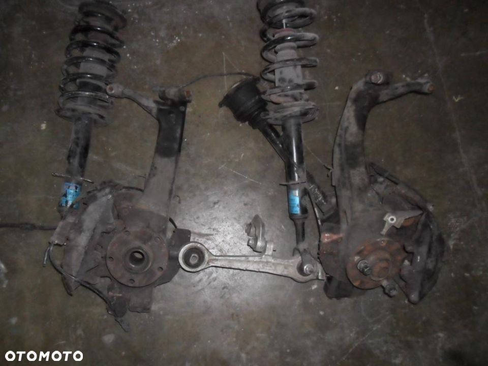 ZWROTNICA PIASTA AUDI A8 D2 4D0407272G 2.8 2.5 4.2 - 1