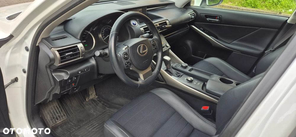 Lexus IS 300h Elite - 6