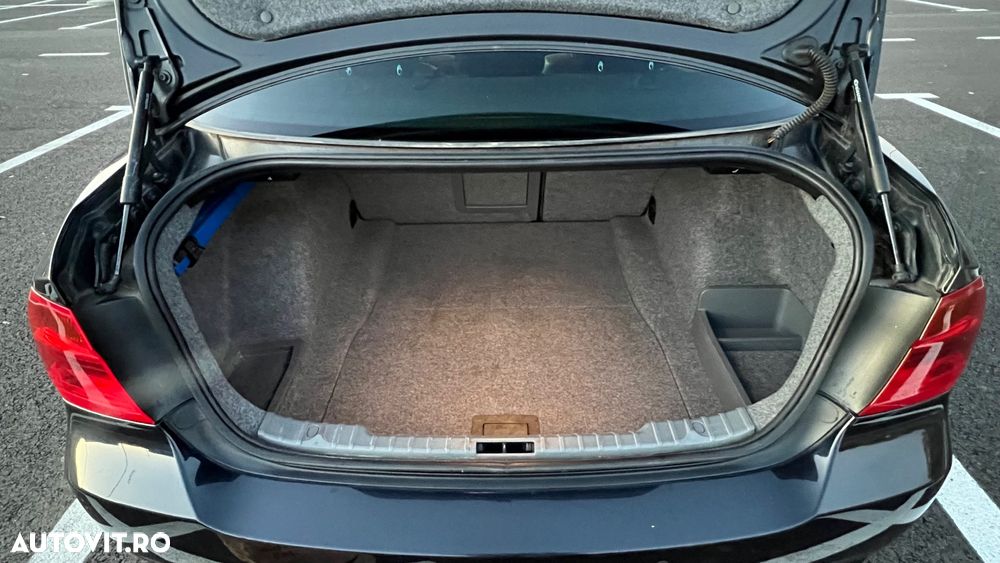 BMW Seria 3 318d - 10