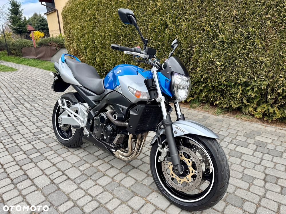 Suzuki GSR - 3