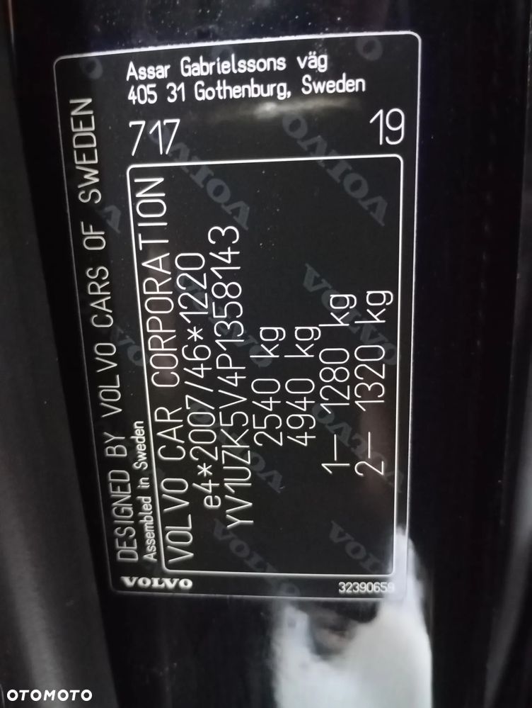 Volvo XC 60 B4 D AWD Ultimate Dark - 40