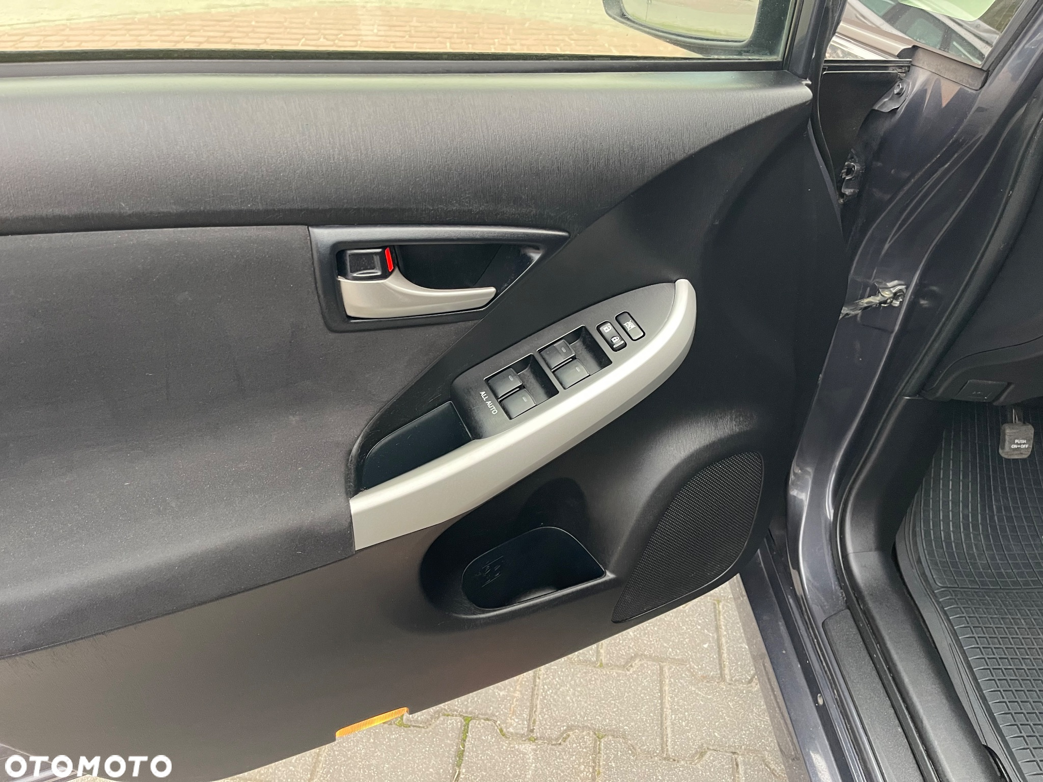 Toyota Prius 1.8 HSD Premium - 14