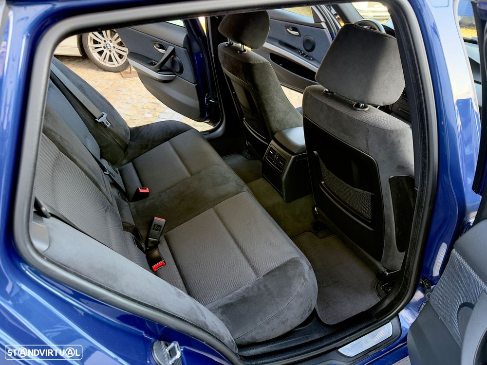 BMW 320 d Navigation Sport - 46