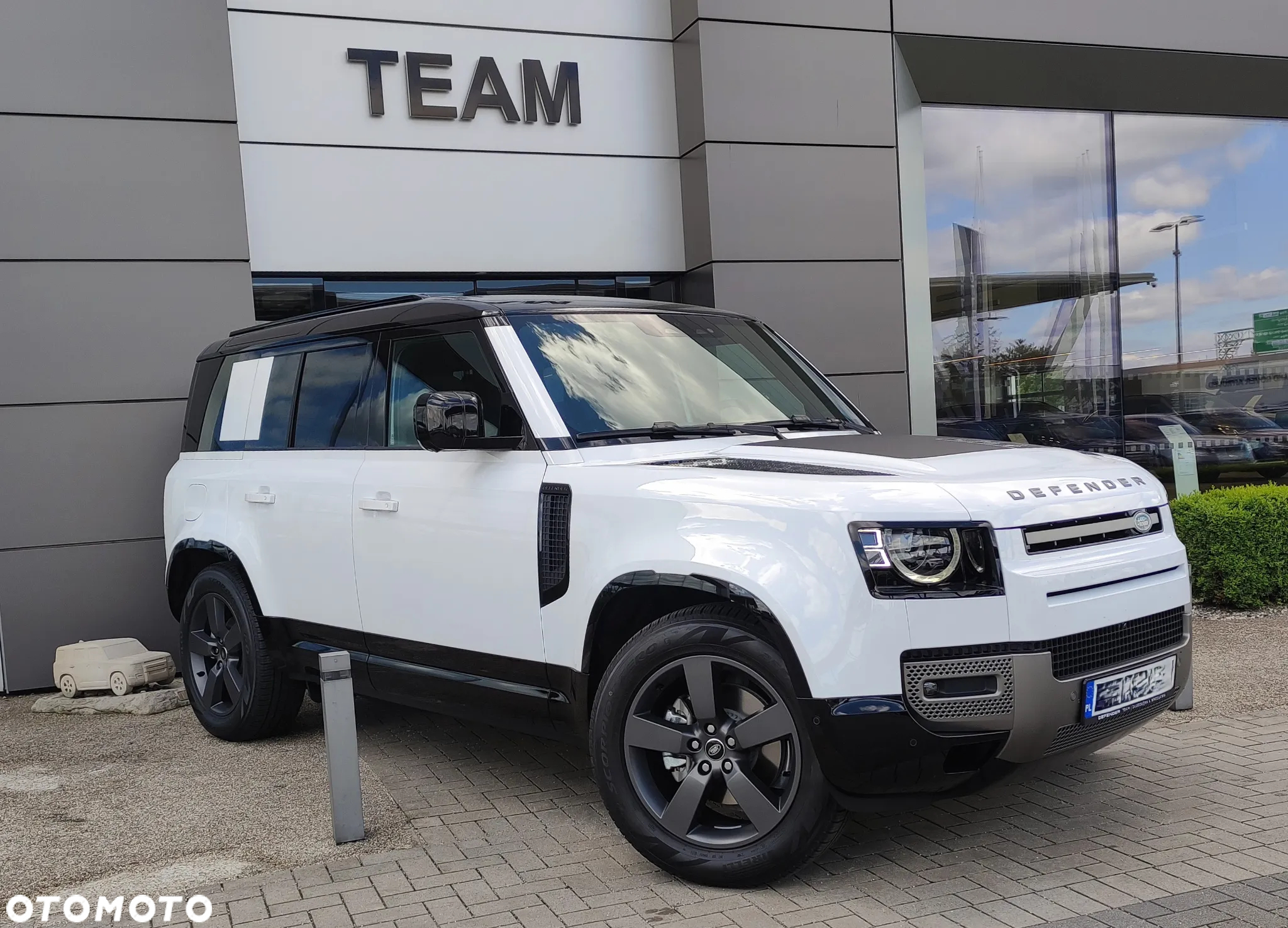 Land Rover Defender - 7