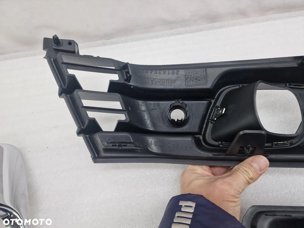 RENAULT CAPTUR I LIFT 16- LEWA / PRAWA KRATKA BOCZNA ZDERZAKA PRZEDNIEGO PRZÓD NA PDC Z CHROMEM , NR 261A24736R / 261A35462R , NR AUKCJI D/22 - 11