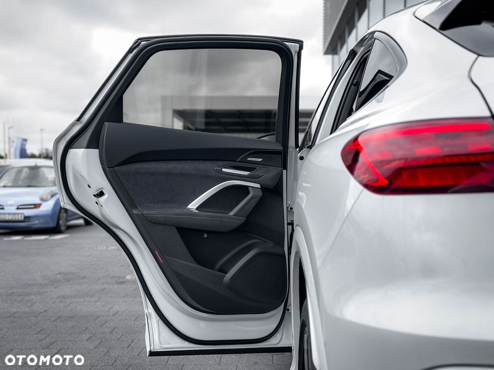 Audi Q5 Sportback - 36