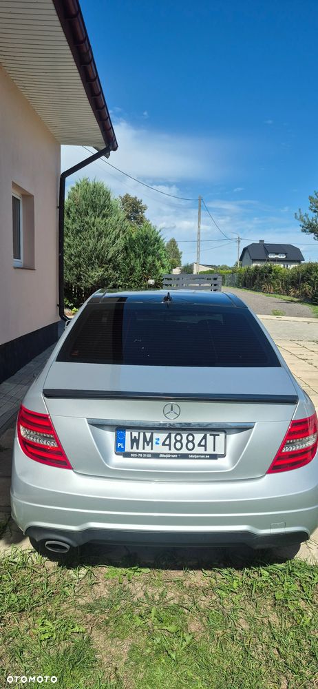 Mercedes-Benz Klasa C 180 CGI BlueEff Avantgarde - 17