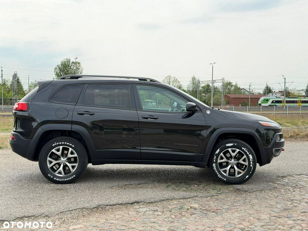 Jeep Cherokee - 4