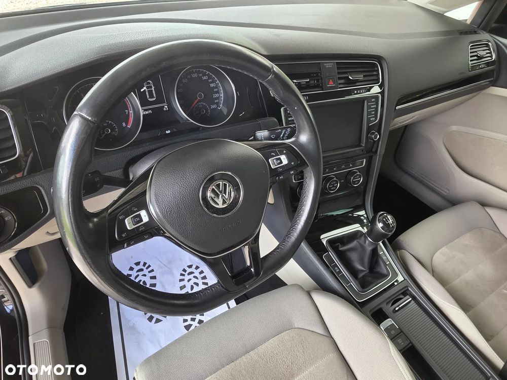 Volkswagen Golf - 26