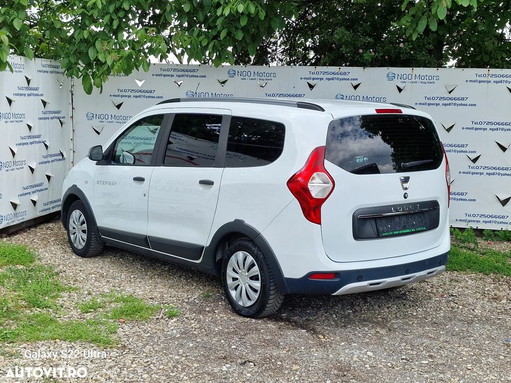 Dacia Lodgy TCe 115 Stepway Celebration - 3