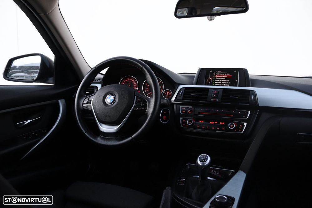 BMW 318 d Touring xDrive Line Sport - 33