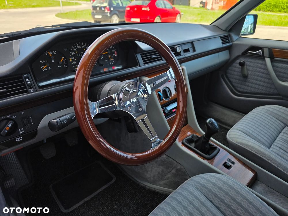 Mercedes-Benz W124 (1984-1993) - 14