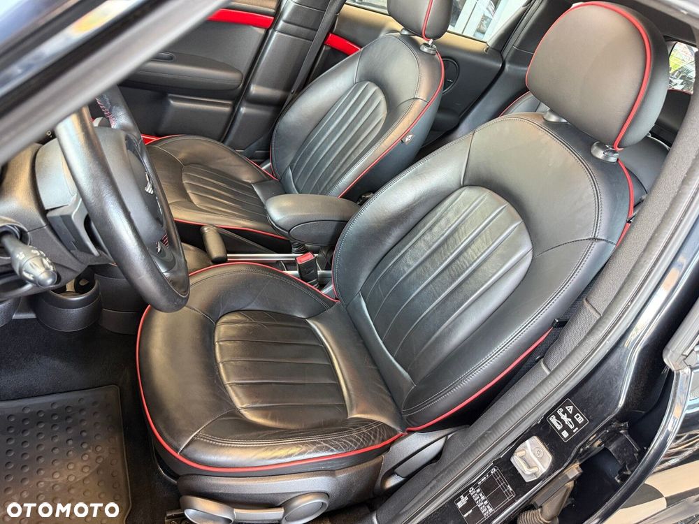 MINI John Cooper Works - 25