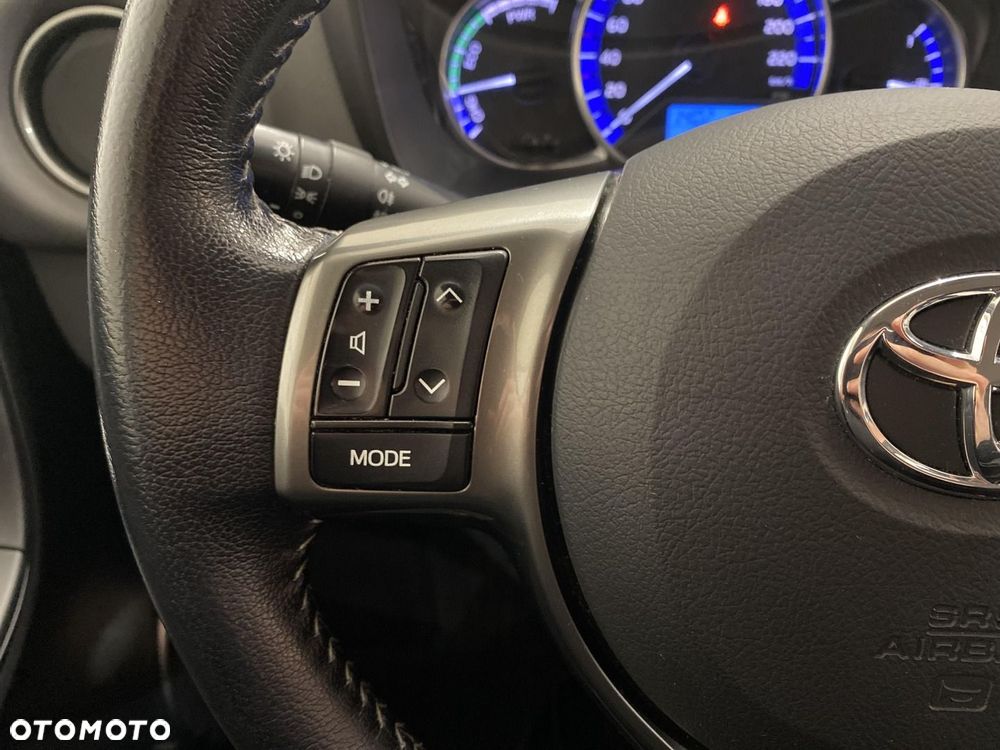 Toyota Yaris Hybrid 100 Premium - 13