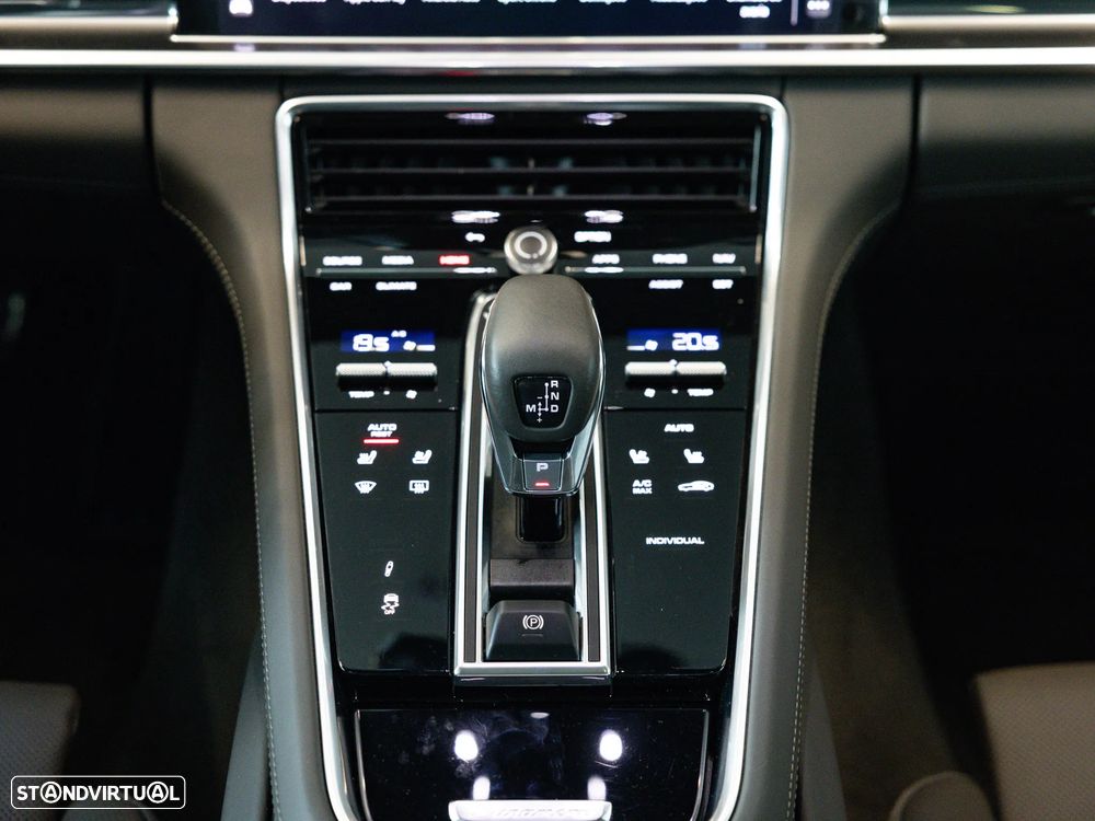 Porsche Panamera 4 E-Hybrid Platinum Edition - 35