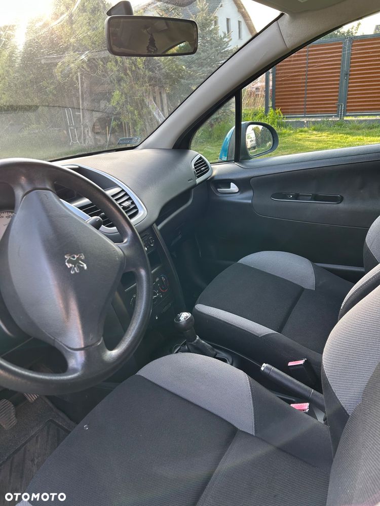 Peugeot 207 1.4 16V Trendy - 10