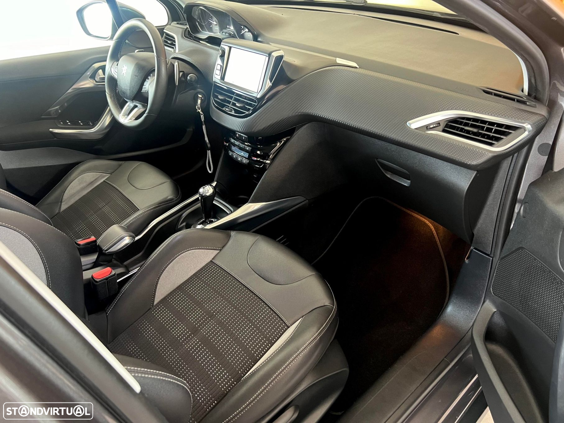 Peugeot 2008 1.6 e-HDi Allure 2-Tronic - 28