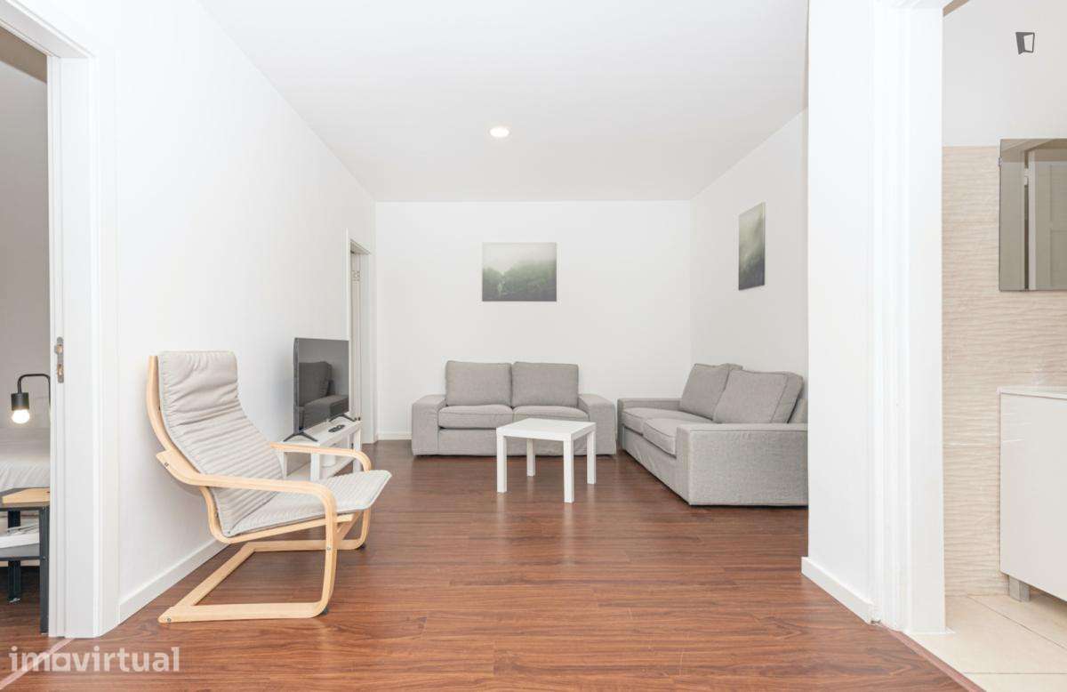 Quarto - localizado em Marquês de Pombal Lisbon - Grande imagem: 3/23