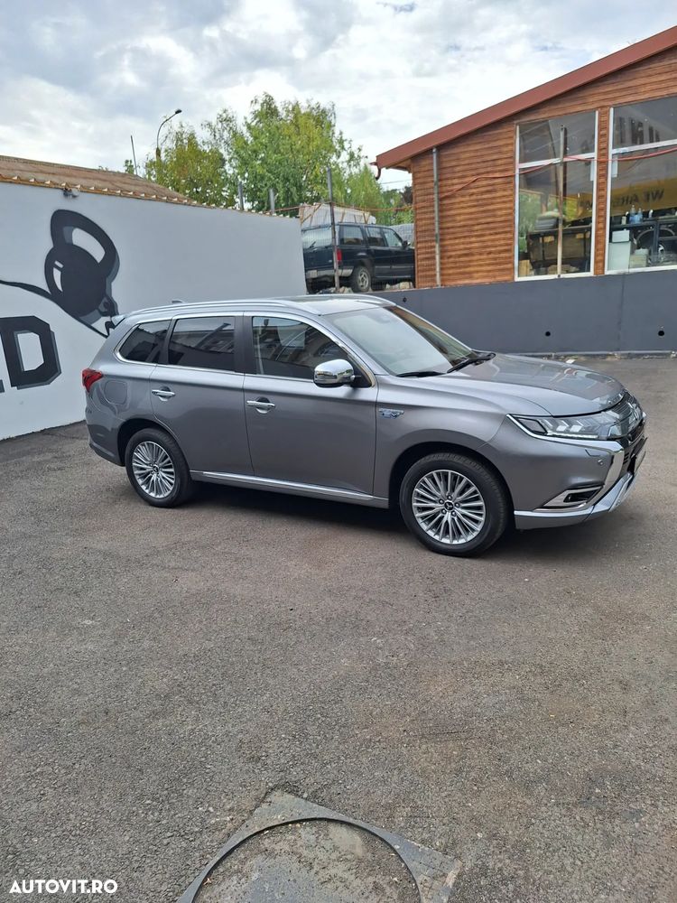 Mitsubishi Outlander PHEV 2.4 L 4X4 Instyle+ - 10