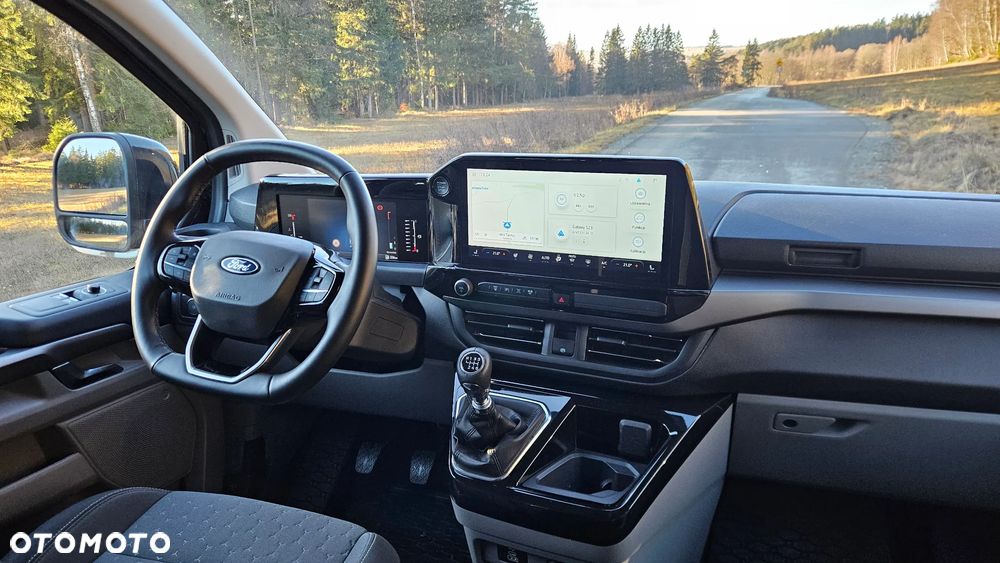 Ford Tourneo Custom - 12