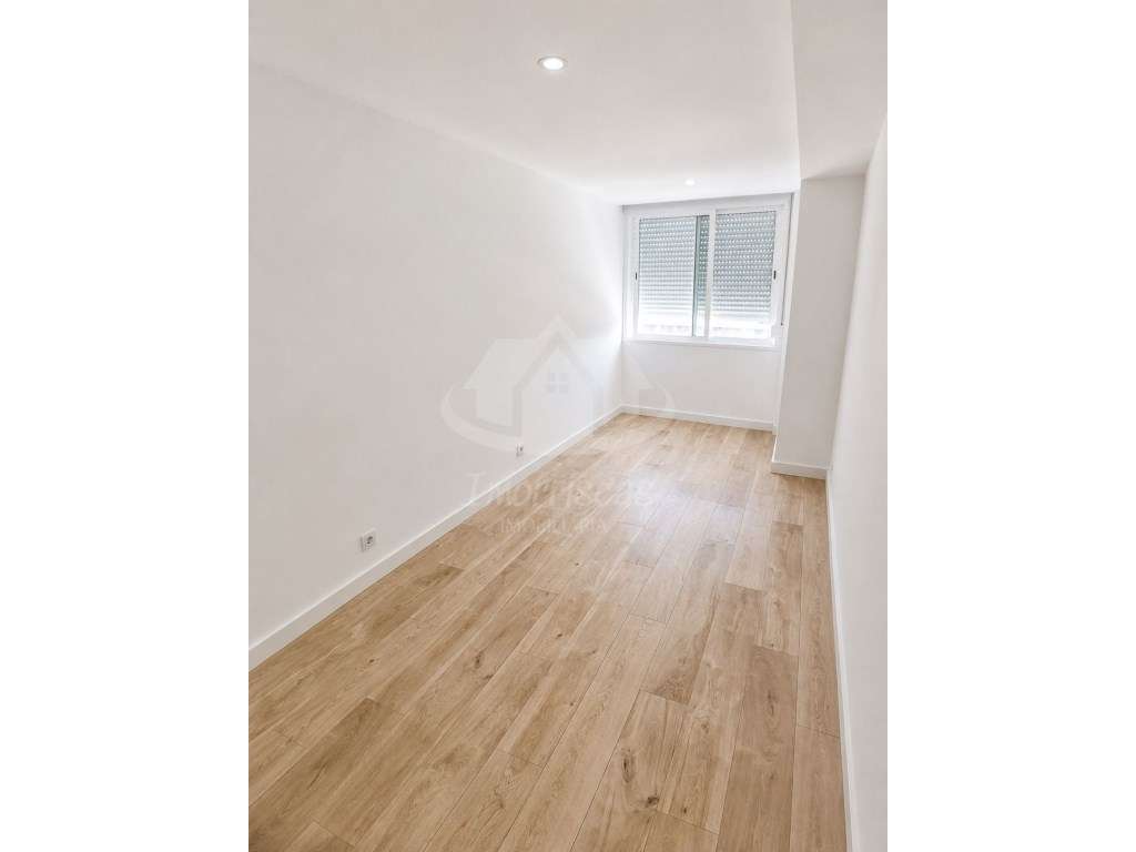 Apartamento T2+1 totalmente remodelado, no Forte da Casa - Grande imagem: 5/11