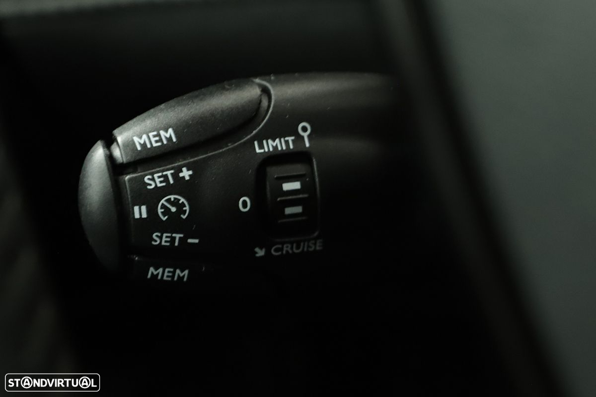 Peugeot 2008 1.2 PureTech Allure EAT8 - 16