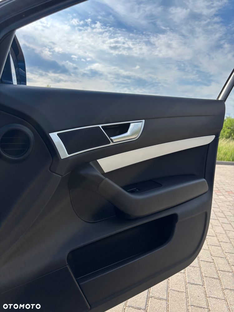 Audi A6 Avant 2.4 quattro - 15