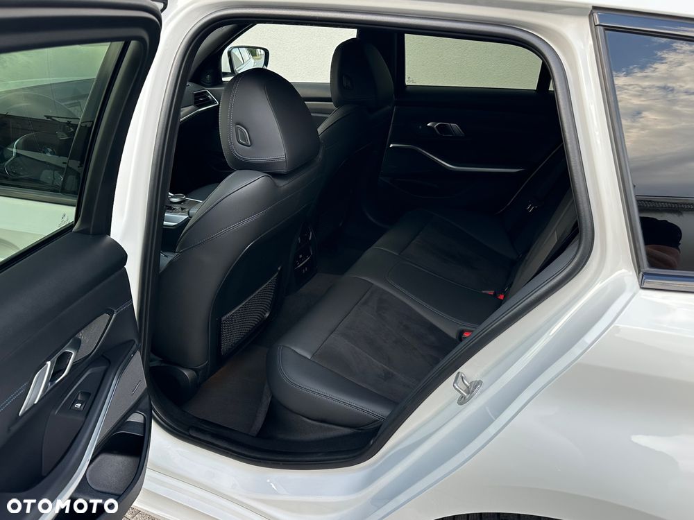 BMW Seria 3 320d M Sport Shadow - 26