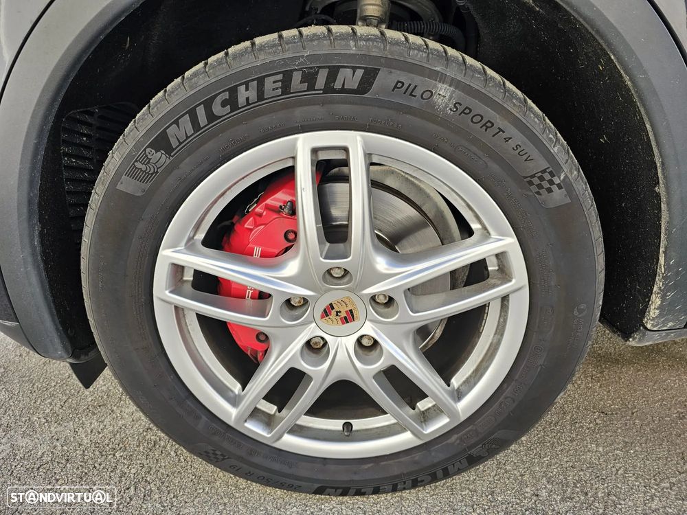 Porsche Cayenne Platinum Edition - 3