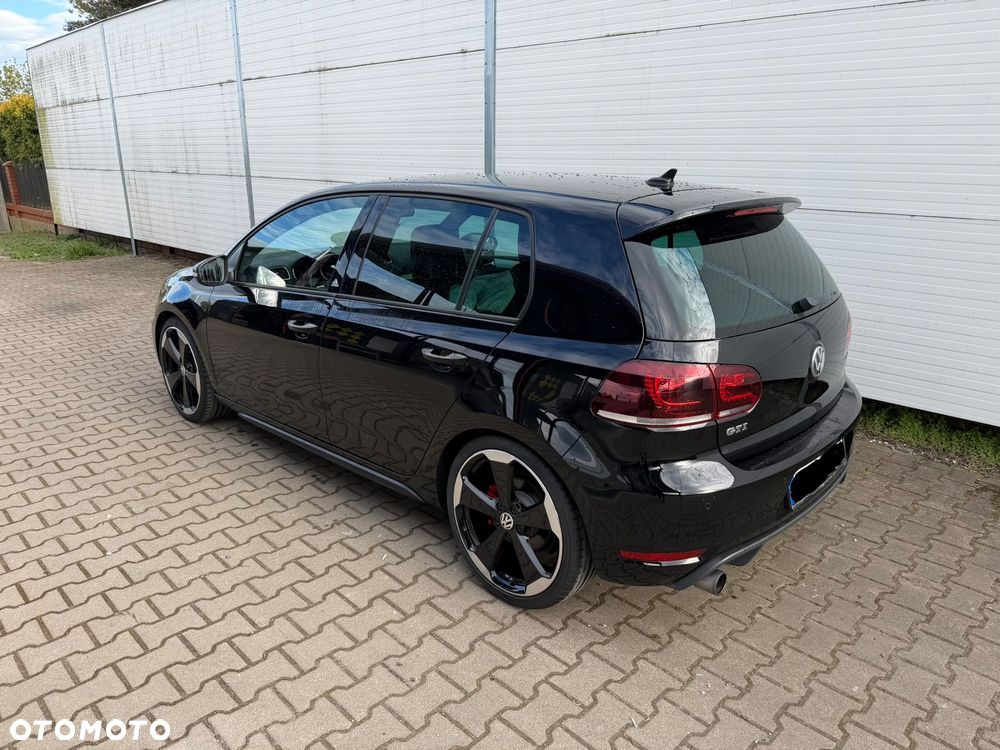 Volkswagen Golf 2.0 GTI adidas - 4