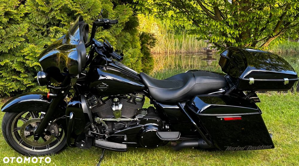 Harley-Davidson Touring Street Glide - 2