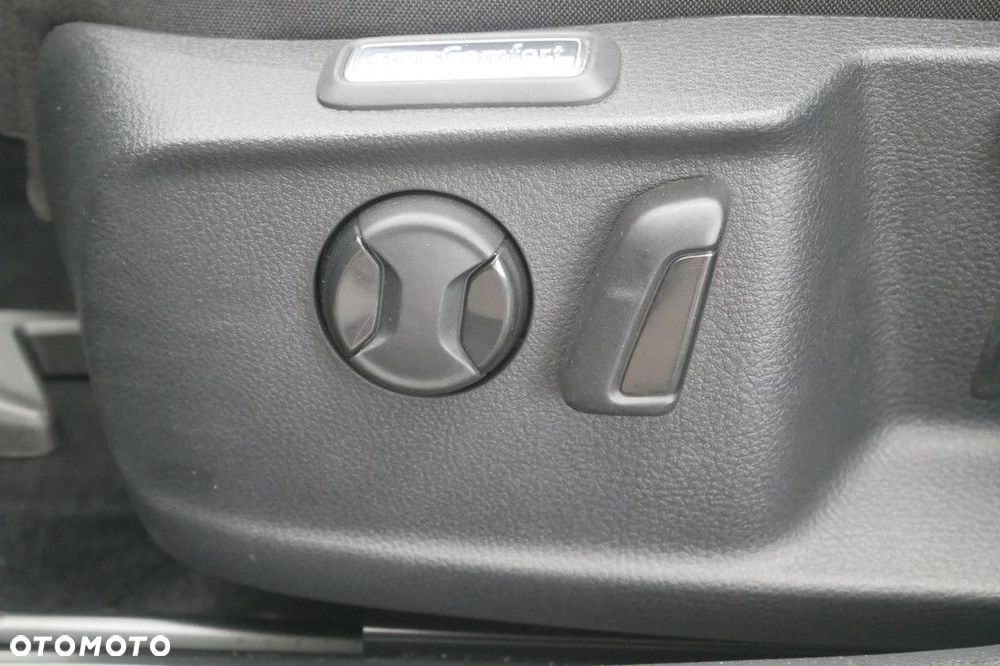 Volkswagen Passat Variant 2.0 TSI Business DSG - 26