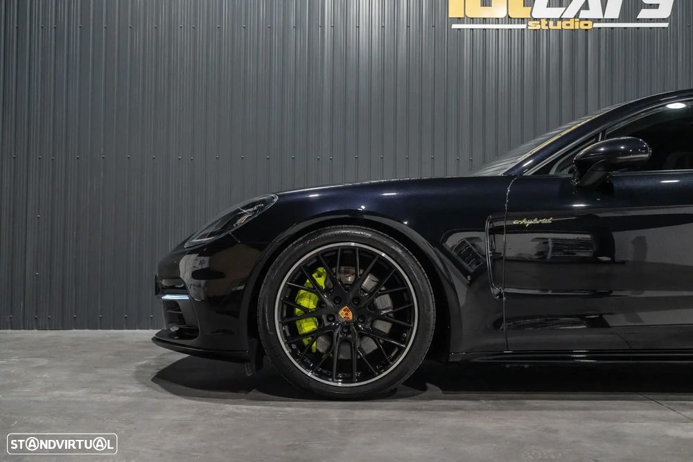 Porsche Panamera - 32