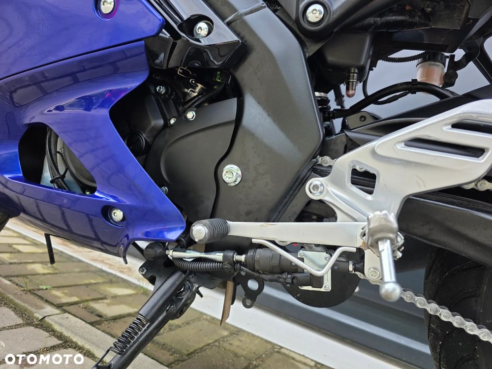 Yamaha YZF - 21