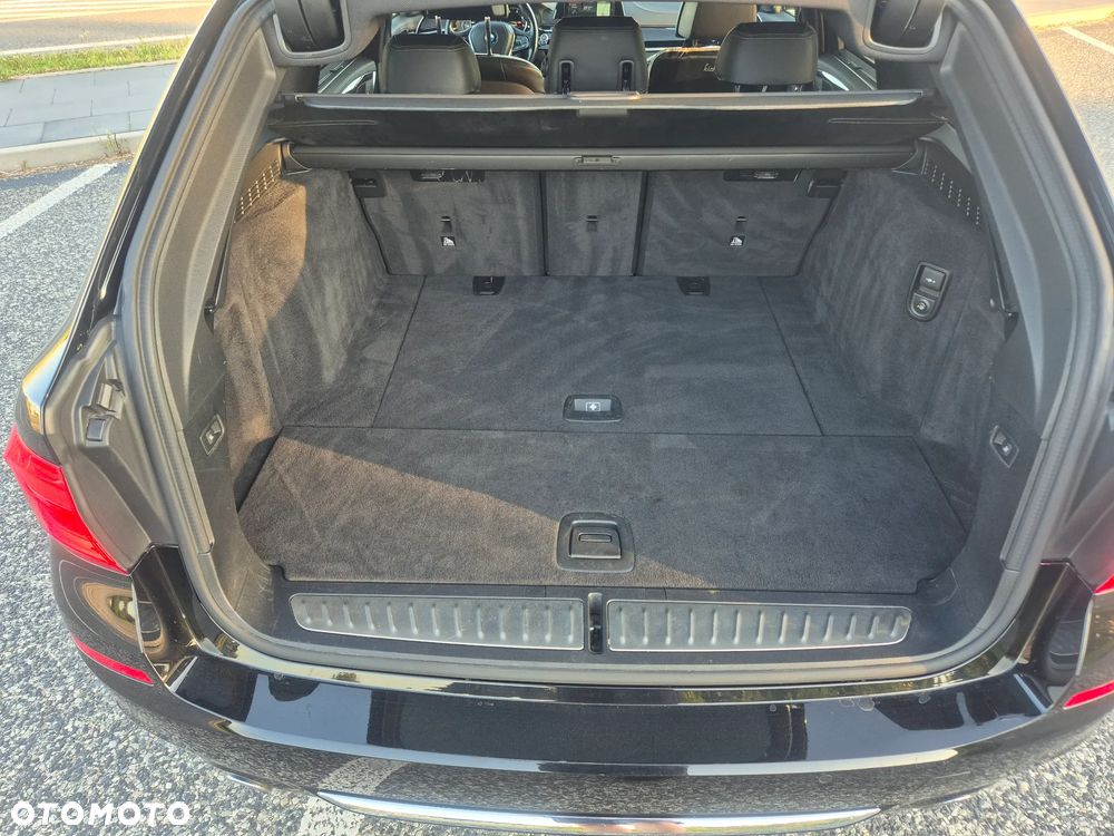 BMW Seria 5 525d Luxury Line - 24
