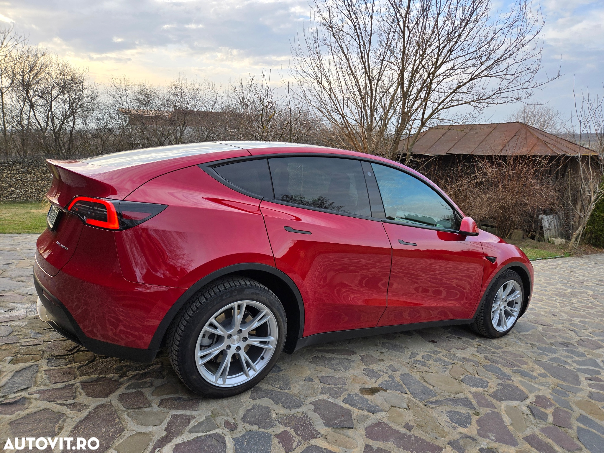 Tesla Model Y - 8