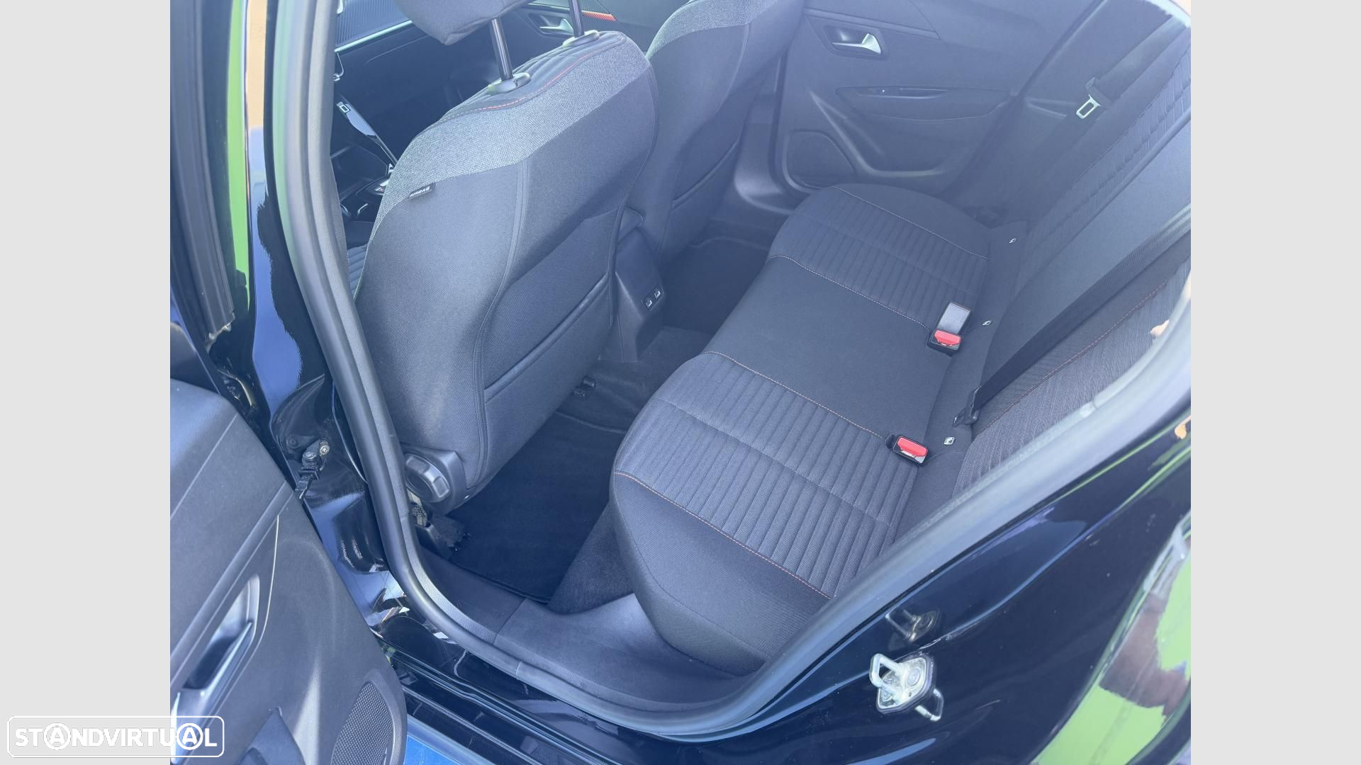 Peugeot e-208 - 11