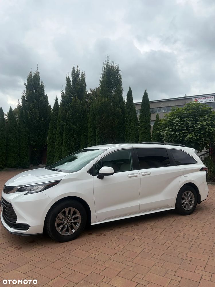 Toyota Sienna - 4