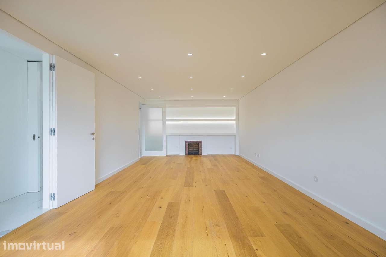 APARTAMENTO T3 TOTALMENTE RENOVADO NA AVENIDA DA BOAVISTA - Grande imagem: 2/40