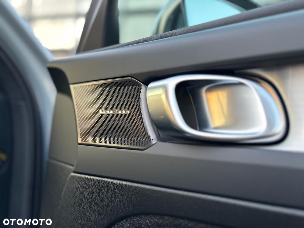 Volvo XC 40 B3 Plus Dark - 19