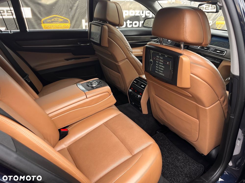 BMW Seria 7 750i xDrive - 37