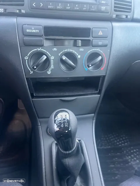 Toyota Corolla 1.4 SE - 11