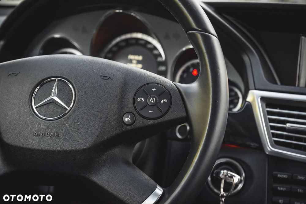 Mercedes-Benz Klasa E 200 CGI BlueEFFICIENCY 7G-TRONIC Avantgarde - 36
