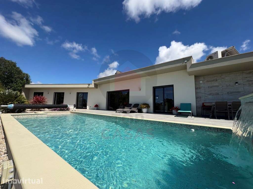 Moradia Contemporânea Térrea com Piscina Aquecida e terreno na Cost... - Grande imagem: 2/34