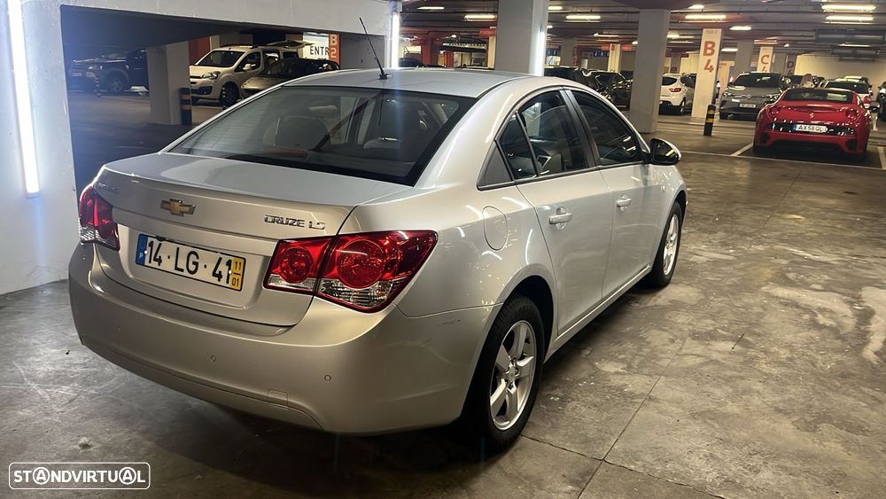 Chevrolet Cruze 1.6 LS - 3