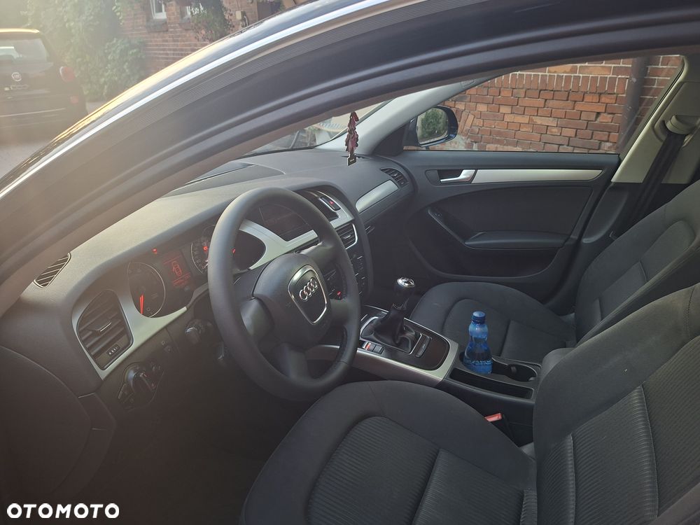 Audi A4 Limousine - 14
