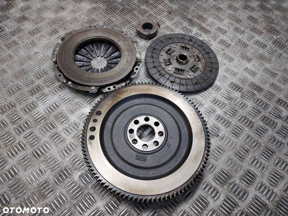 SPRZĘGŁO TARCZA DOCISK ŁOŻYSKO KOŁO ZAMACHOWE COROLLA VERSO I 2.0 D4D - 6