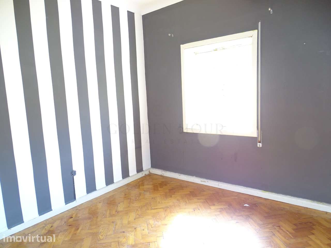Apartamento T2 junto à Praça Velasquez para Restauro - Grande imagem: 5/23